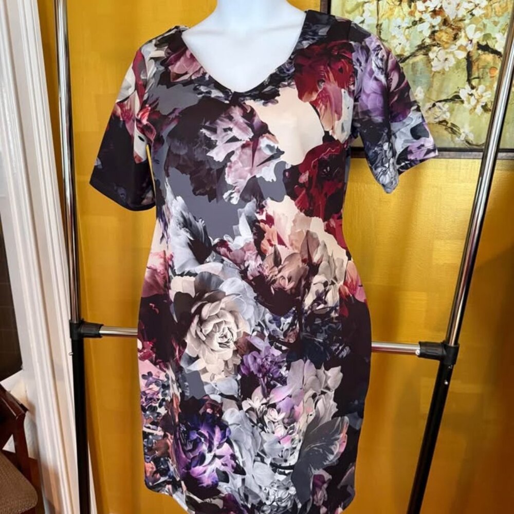 Floral Body Con Dress, size 16